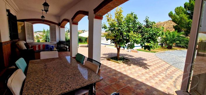 Image No.5-6 Bed Property for sale