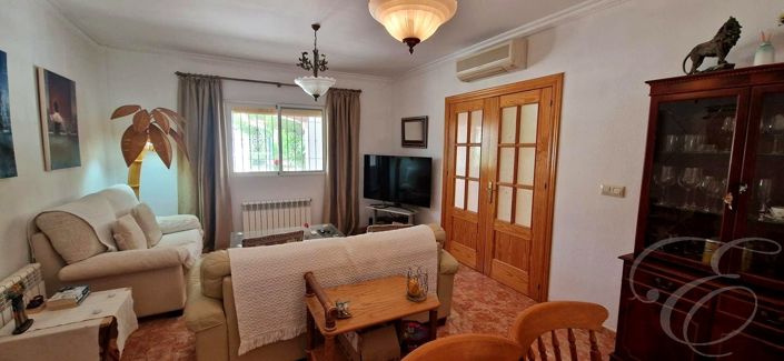 Image No.8-6 Bed Property for sale