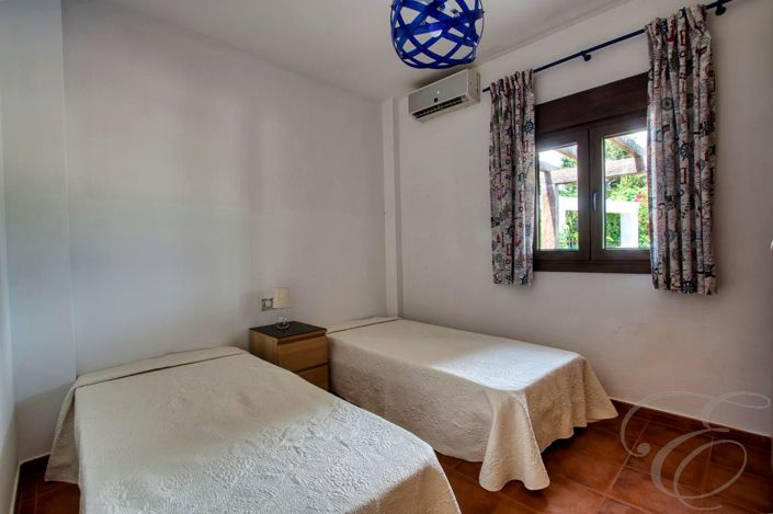 Image No.12-3 Bed Property for sale