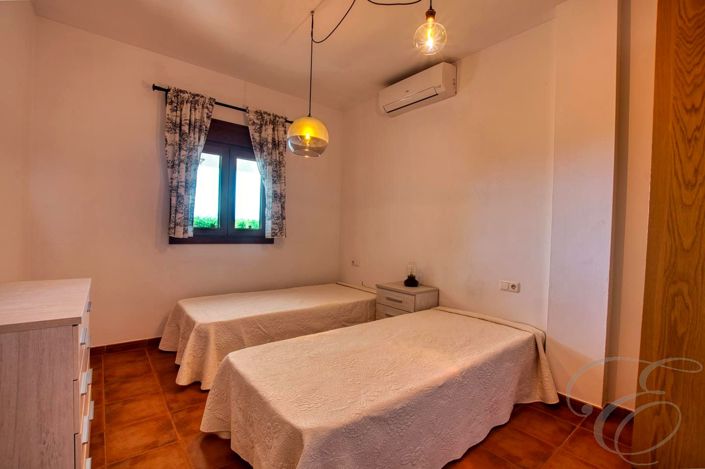 Image No.15-3 Bed Property for sale