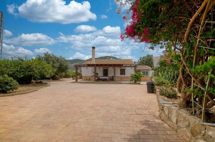 Image No.2-3 Bed Property for sale