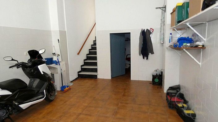 Image No.10-6 Bed Property for sale