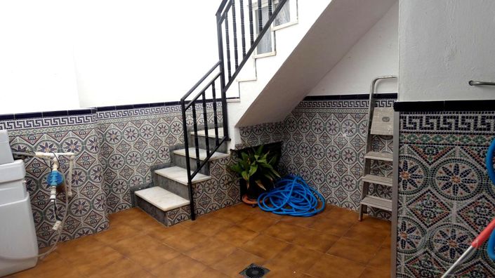 Image No.12-6 Bed Property for sale