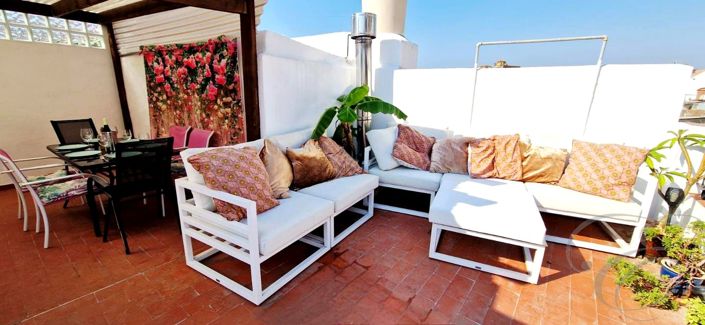 Image No.1-4 Bed Property for sale
