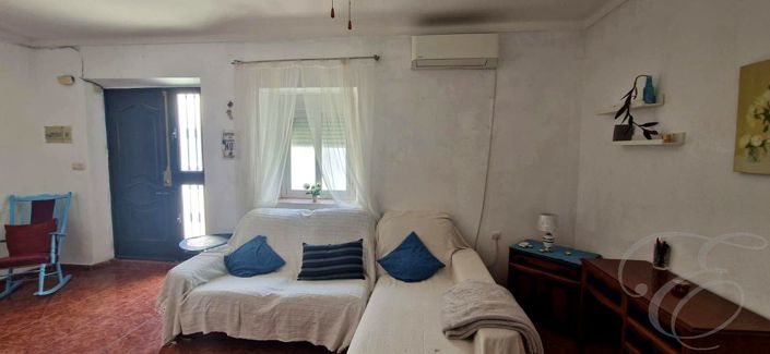 Image No.3-3 Bed Property for sale