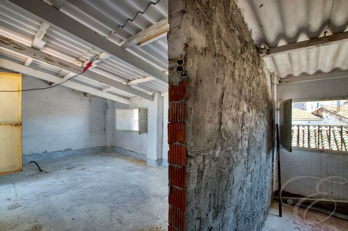 Image No.16-4 Bed Property for sale