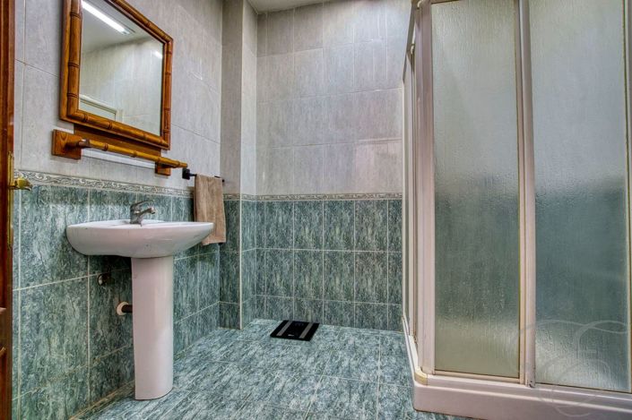 Image No.11-5 Bed Property for sale