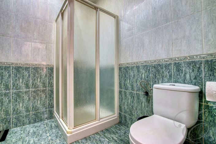 Image No.12-5 Bed Property for sale