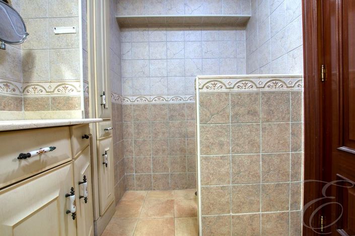 Image No.14-5 Bed Property for sale