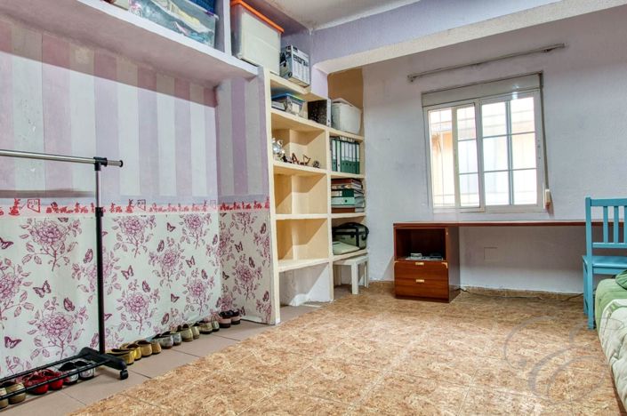 Image No.17-5 Bed Property for sale