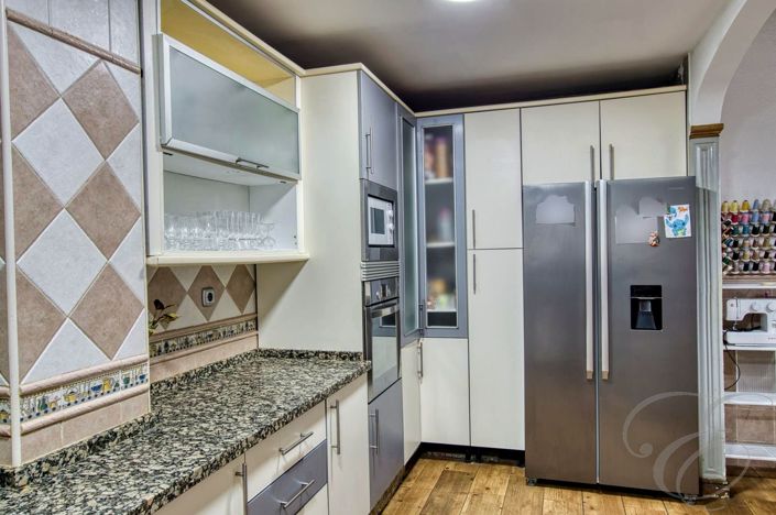 Image No.9-5 Bed Property for sale