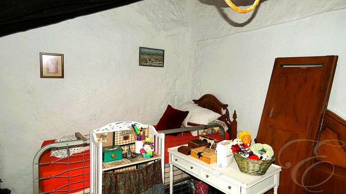 Image No.9-2 Bed Property for sale