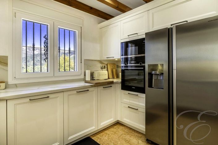 Image No.10-4 Bed Property for sale