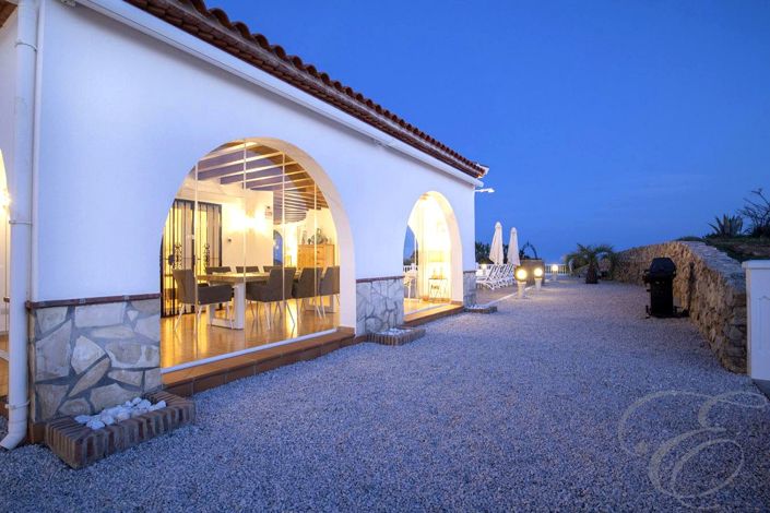 Image No.14-4 Bed Property for sale