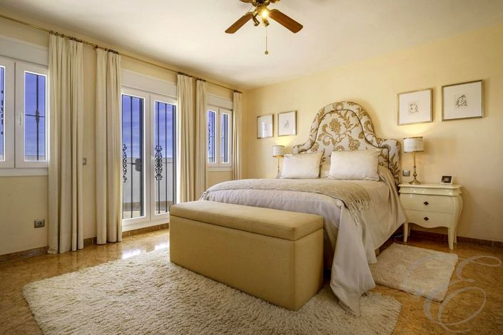 Image No.18-4 Bed Property for sale