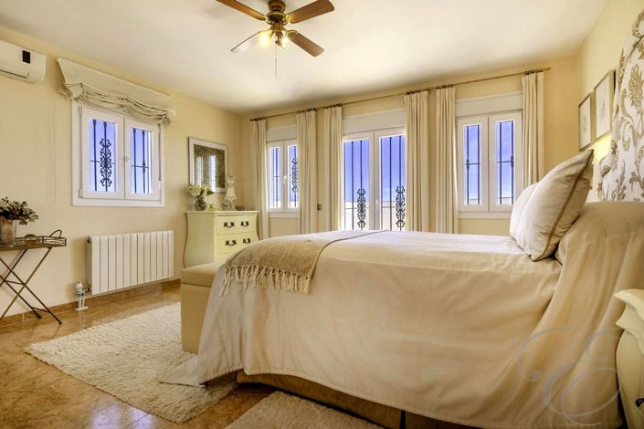 Image No.19-4 Bed Property for sale