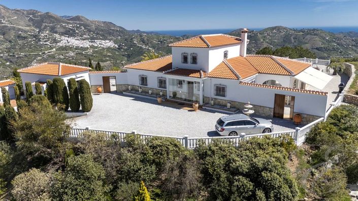 Image No.2-4 Bed Property for sale