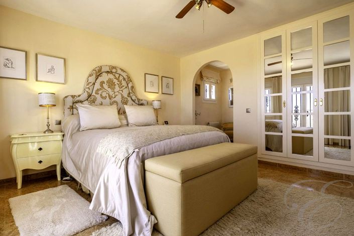 Image No.20-4 Bed Property for sale