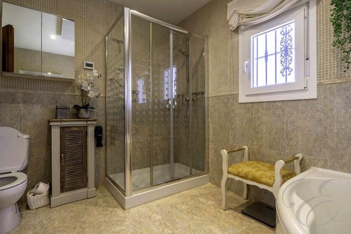 Image No.22-4 Bed Property for sale