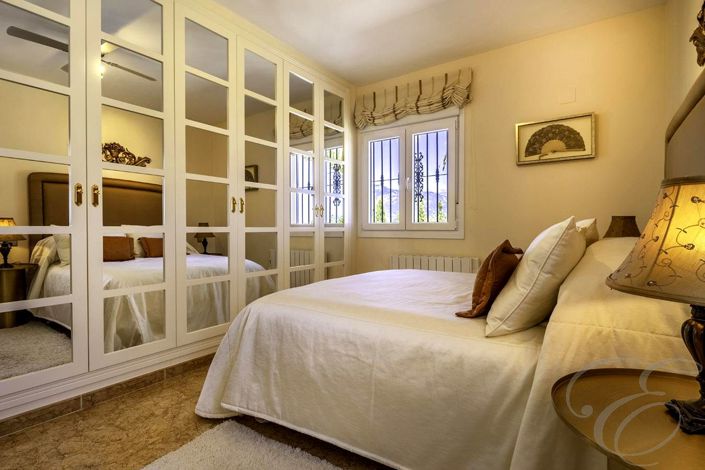 Image No.23-4 Bed Property for sale