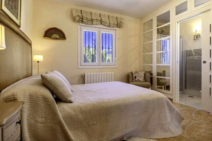 Image No.24-4 Bed Property for sale