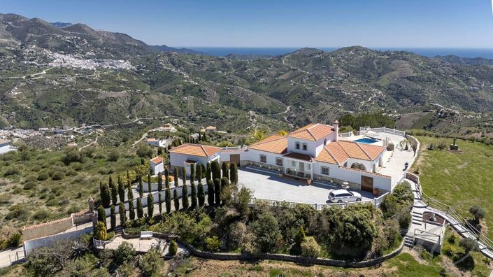 Image No.32-4 Bed Property for sale