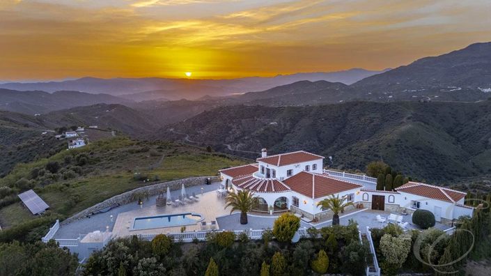 Image No.35-4 Bed Property for sale