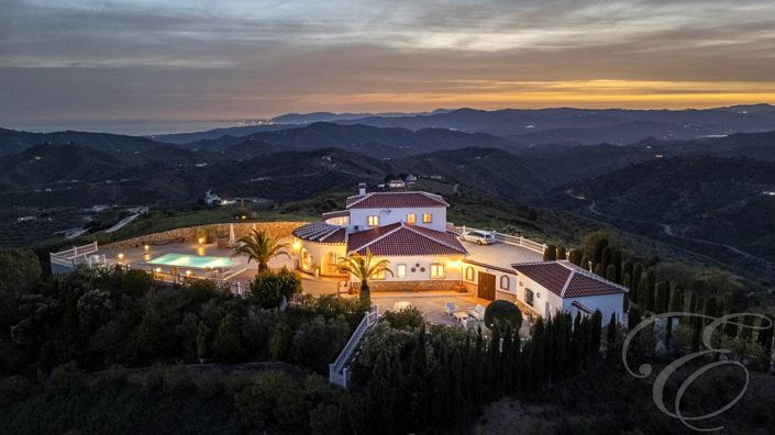 Image No.37-4 Bed Property for sale