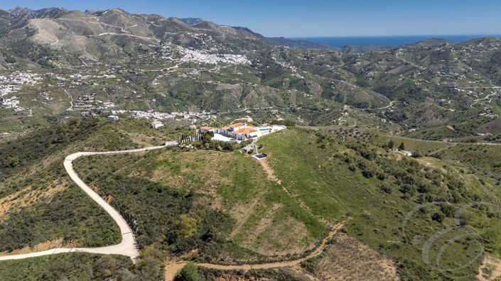 Image No.4-4 Bed Property for sale