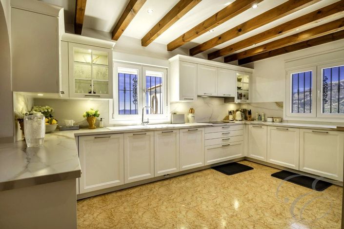 Image No.8-4 Bed Property for sale