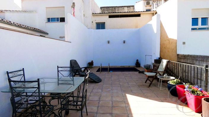 Image No.4-4 Bed Property for sale