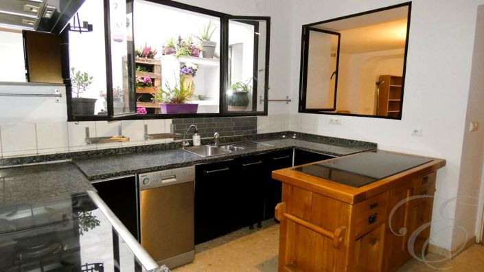 Image No.5-4 Bed Property for sale