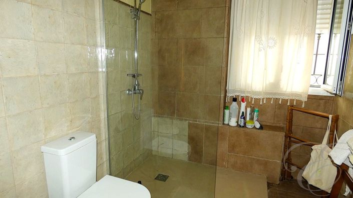 Image No.12-3 Bed Property for sale