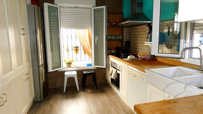 Image No.5-3 Bed Property for sale