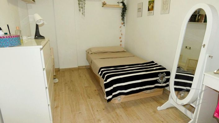 Image No.10-3 Bed Property for sale