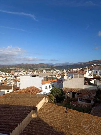 Image No.1-4 Bed Property for sale