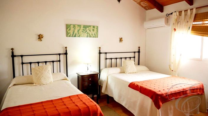 Image No.10-2 Bed Property for sale