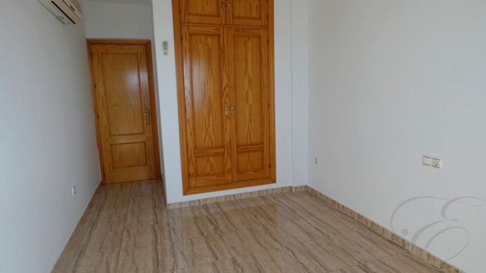 Image No.10-3 Bed Property for sale