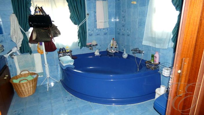 Image No.11-5 Bed Property for sale