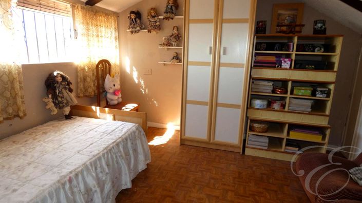 Image No.13-5 Bed Property for sale