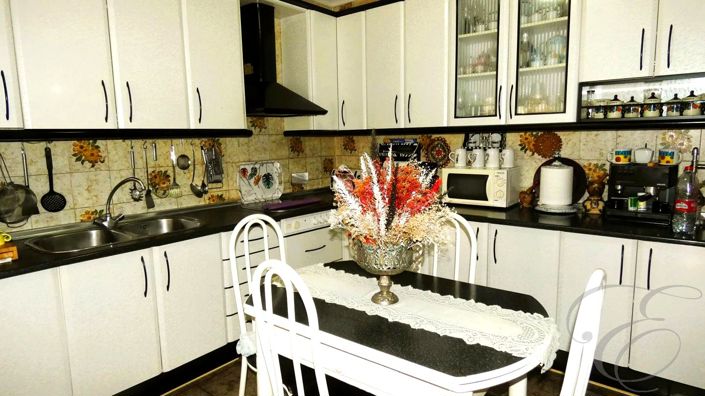 Image No.5-5 Bed Property for sale