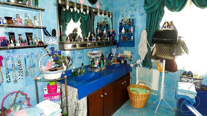 Image No.10-5 Bed Property for sale