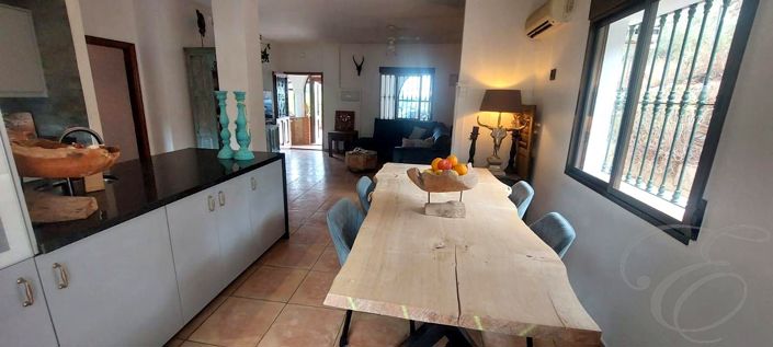 Image No.5-3 Bed Property for sale