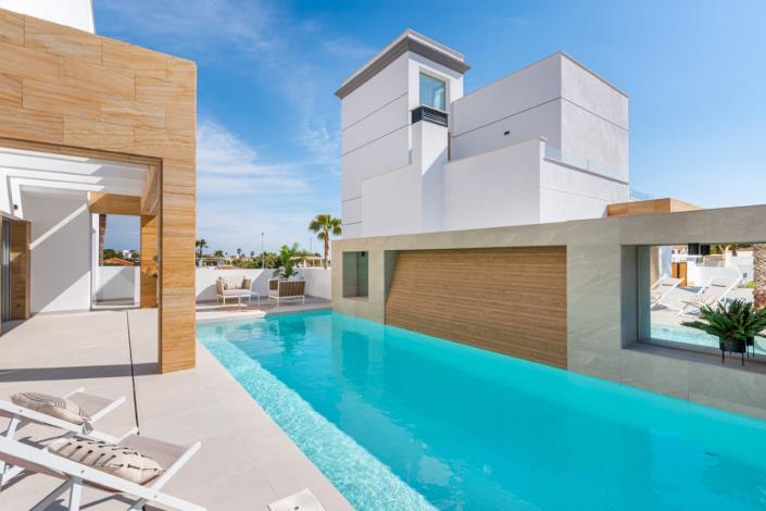 Image No.2-4 Bed Villa for sale