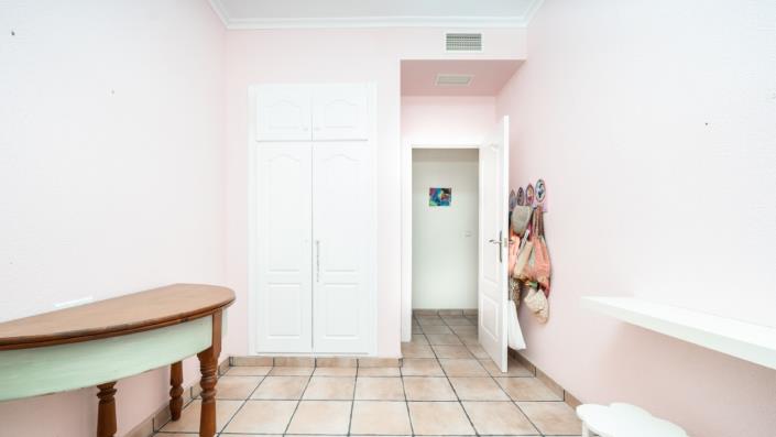 Image No.28-8 Bed Villa for sale