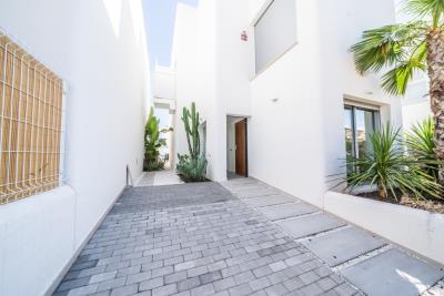 Villa-for-sale-in-Alicante-with-Private-Pool--12---Portals-