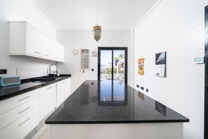 Image No.18-3 Bed Villa for sale