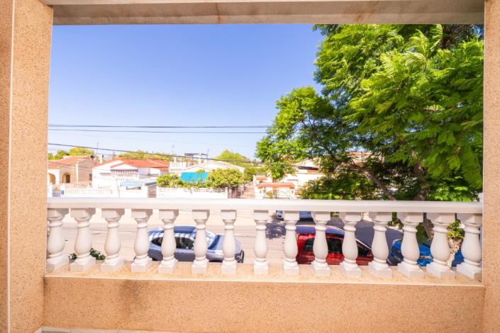 Image No.20-3 Bed Townhouse for sale