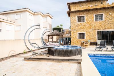 Villa-with-pool-for-sale-in-Costa-Blanca--10---Portals-