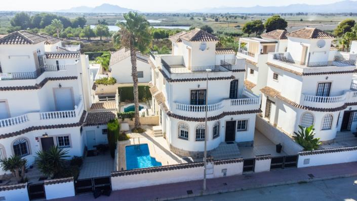 Image No.3-3 Bed Villa for sale